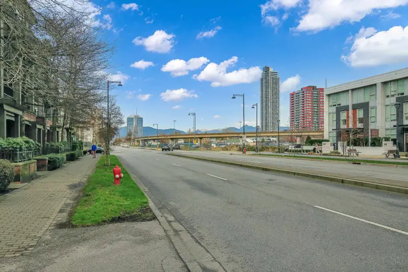 405 10499 UNIVERSITY DRIVE - photo 4 of 25