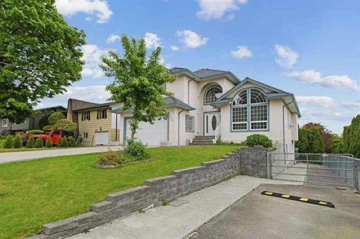 8164 SUMAC PLACE - photo 2 of 25