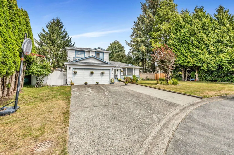 9087 144 STREET - photo 2 of 25