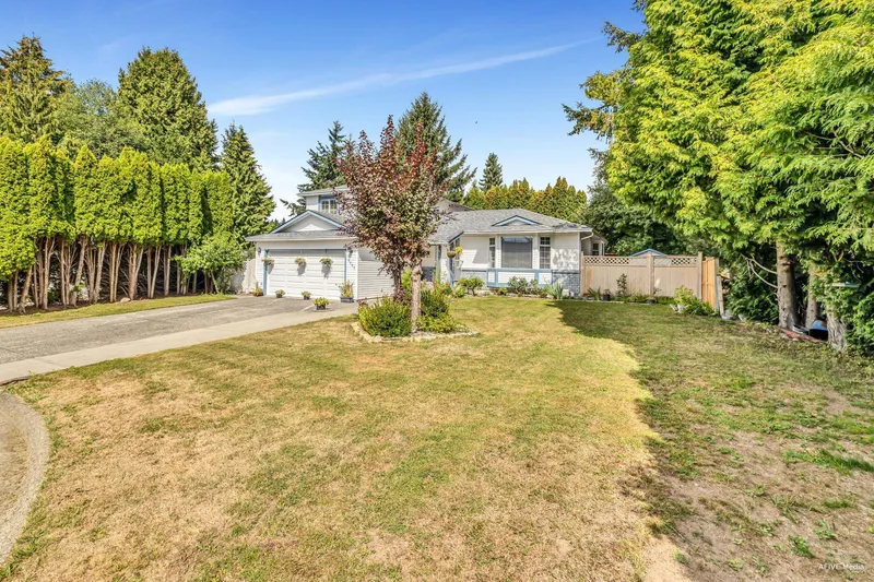 9087 144 STREET - photo 3 of 25