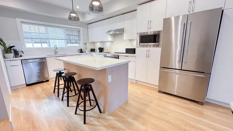 203 80 ELGIN STREET - photo 2 of 25