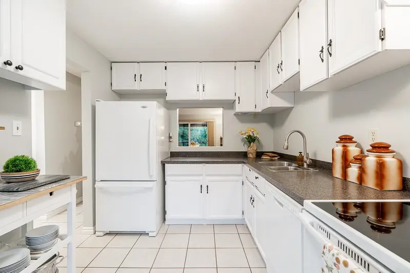 9 3190 TAHSIS AVENUE - photo 4 of 25