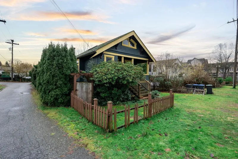 2336 RINDALL AVENUE - photo 2 of 25