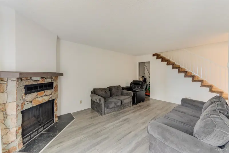 203 7162 133A STREET - photo 3 of 12