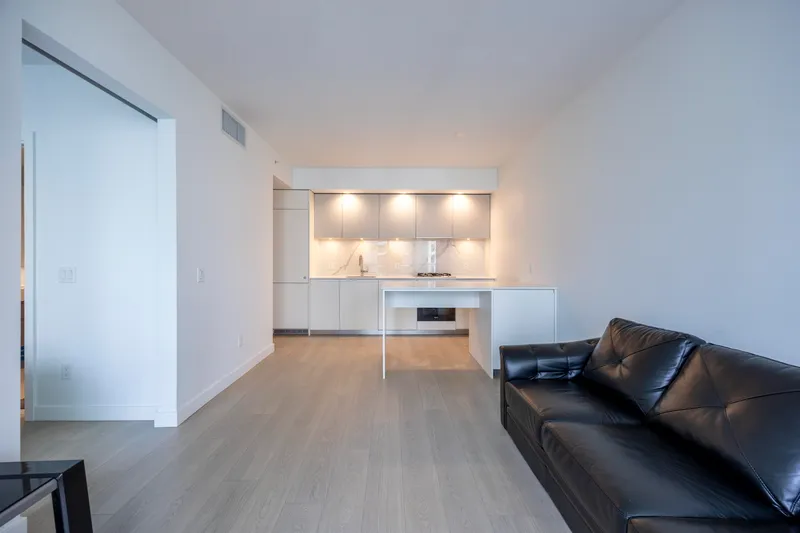 1601 6537 TELFORD AVENUE - photo 4 of 21