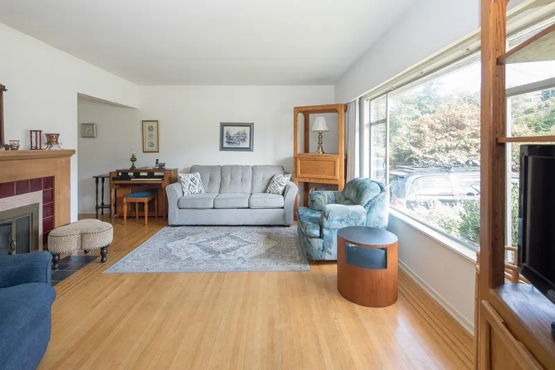 7985 ROSEWOOD STREET - photo 2 of 25