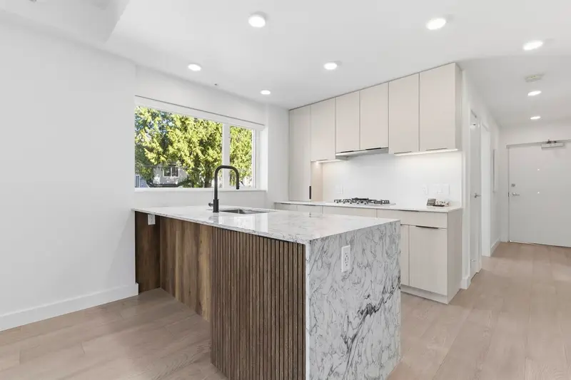 201 3590 W 39TH AVENUE - photo 1 of 21