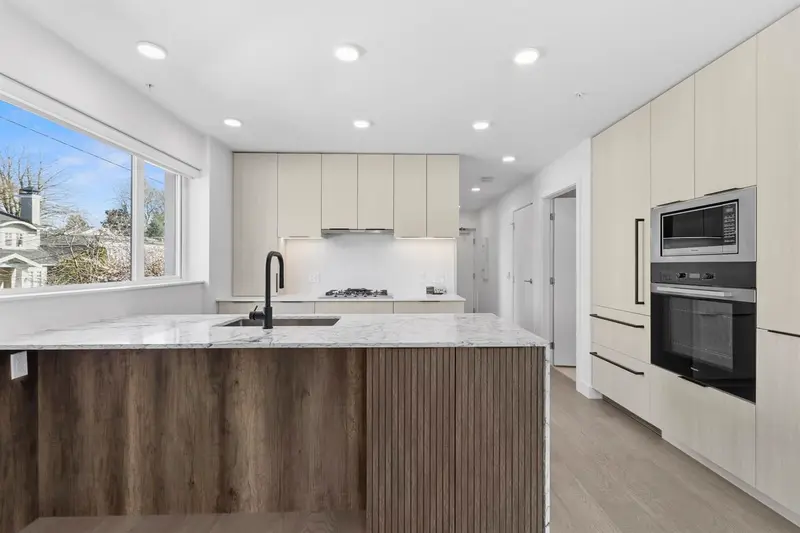 201 3590 W 39TH AVENUE - photo 3 of 21