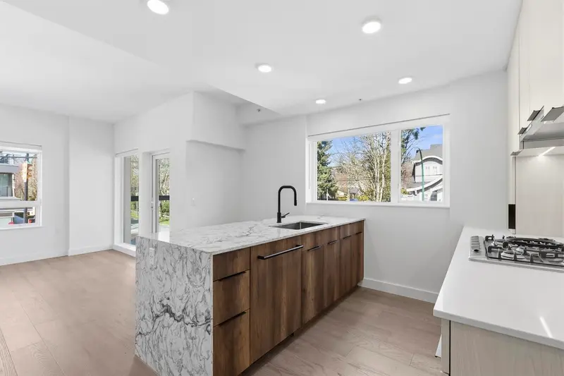 201 3590 W 39TH AVENUE - photo 4 of 21