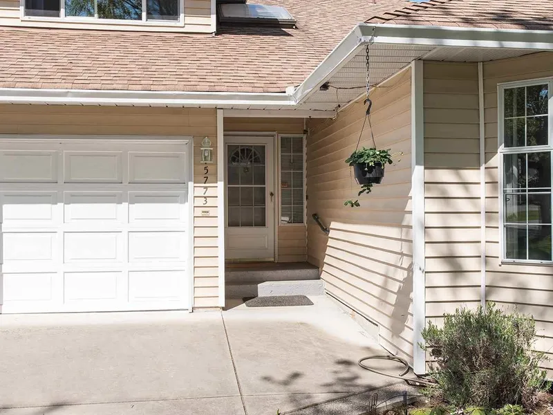 15773 97A AVENUE - photo 2 of 25