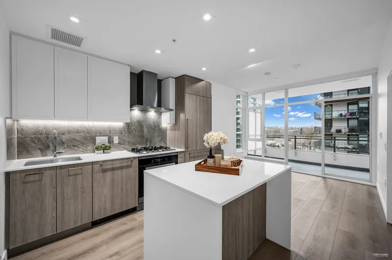 602 2288 ALPHA AVENUE - photo 3 of 18