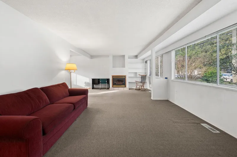 14750 60 AVENUE - photo 4 of 25