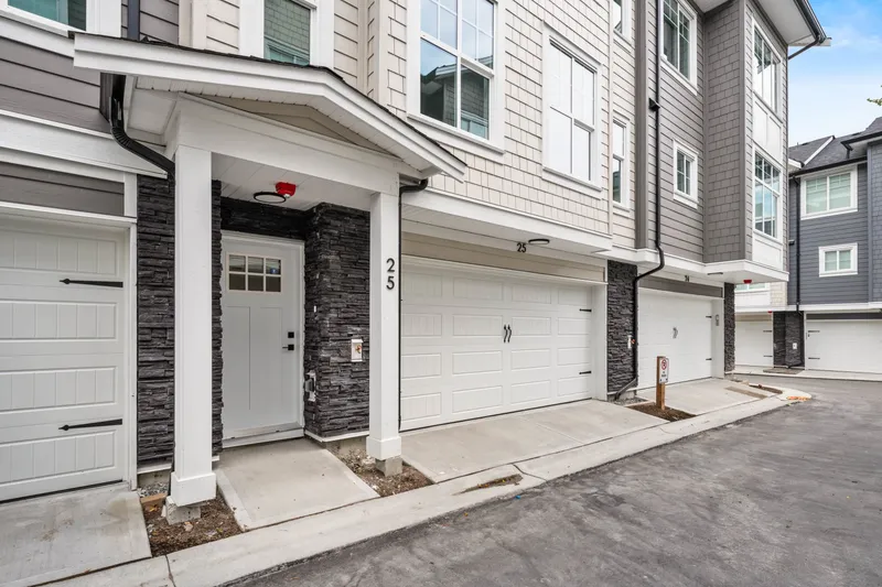 25 7716 207 STREET - photo 3 of 25