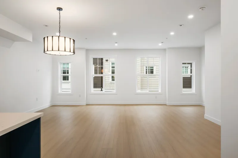 25 7716 207 STREET - photo 4 of 25