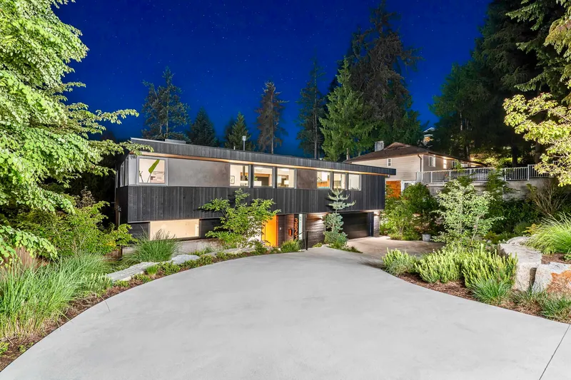 3823 BAYRIDGE AVENUE - photo 3 of 25