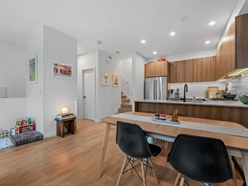 27 533 E 3RD STREET - photo 2 of 25