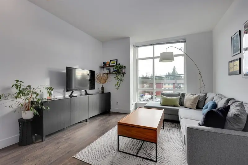 5 909 CLARKE ROAD - photo 1 of 24