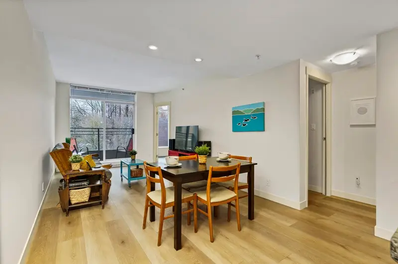 413 2520 MANITOBA STREET - photo 2 of 23