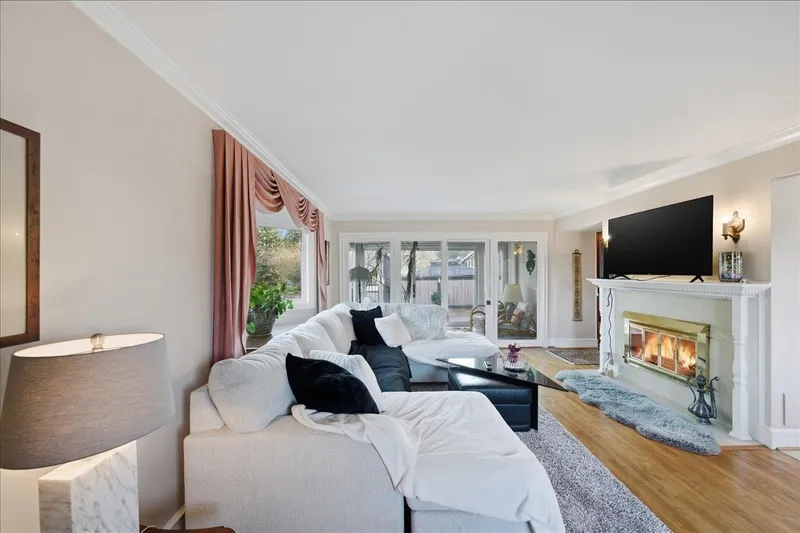 488 GLENBROOK STREET - photo 2 of 25