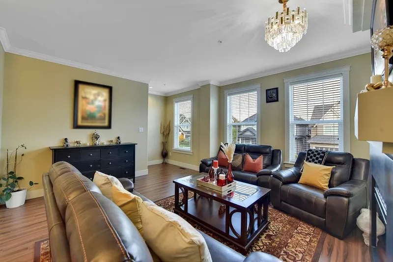 21136 80A AVENUE - photo 4 of 25