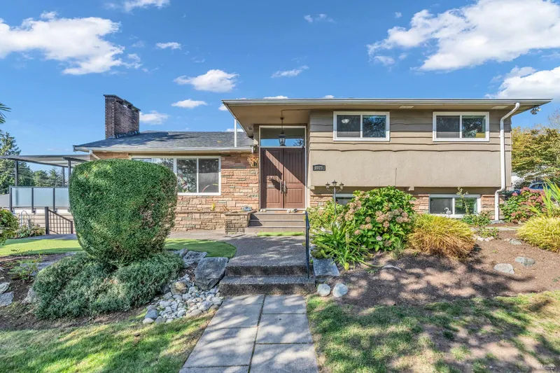 8025 BORDEN STREET - photo 1 of 25