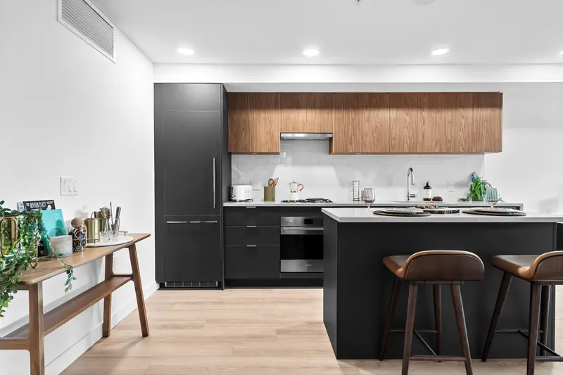 202 2419 GRANT STREET - photo 1 of 25