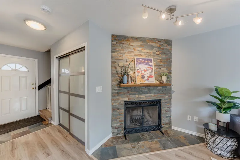 49 98 BEGIN STREET - photo 3 of 25