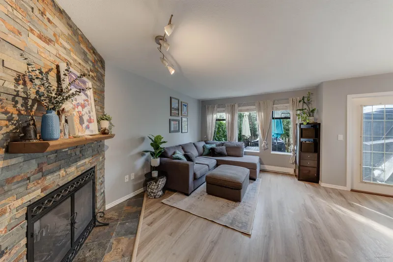 49 98 BEGIN STREET - photo 4 of 25