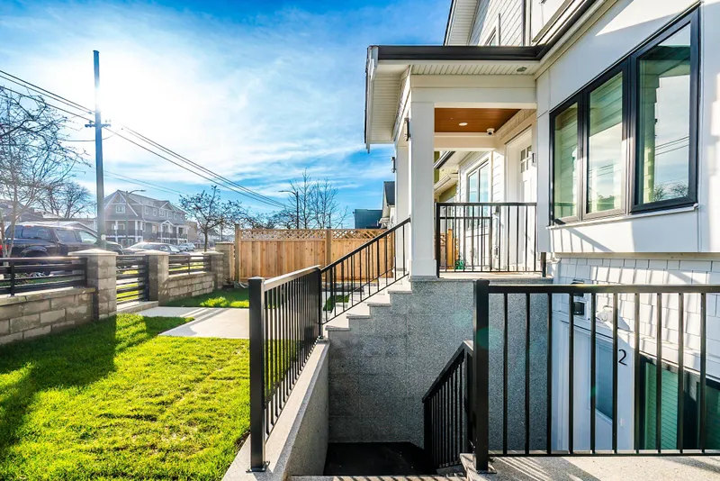 1505 RENFREW STREET - photo 3 of 25