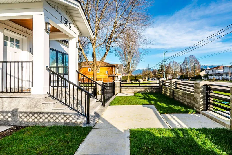 1505 RENFREW STREET - photo 4 of 25