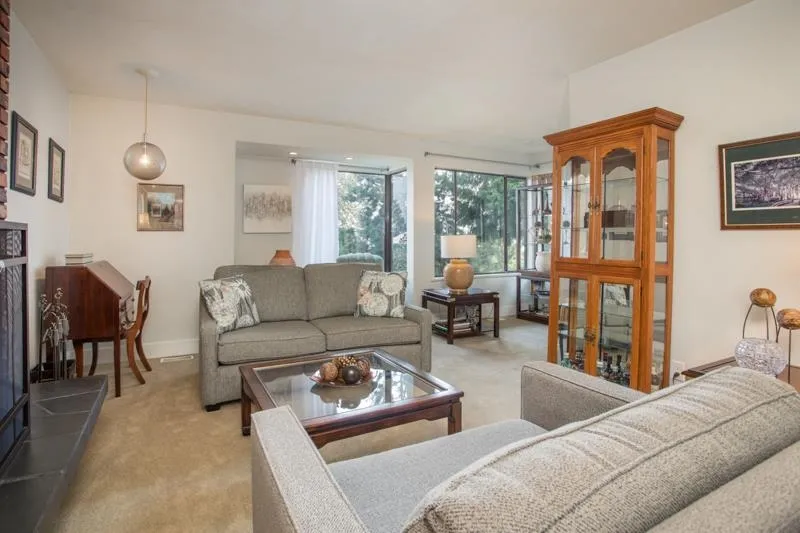 918 LADNER STREET - photo 4 of 25