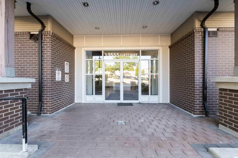 216 13555 GATEWAY DRIVE - photo 3 of 25