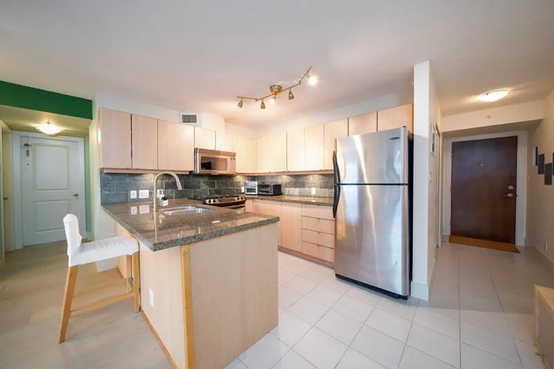 1709 6068 NO. 3 ROAD - photo 4 of 25