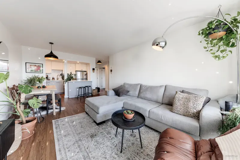 408 2215 DUNDAS STREET - photo 3 of 15