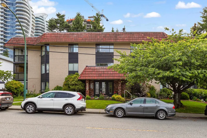 204 1458 BLACKWOOD STREET - photo 4 of 25