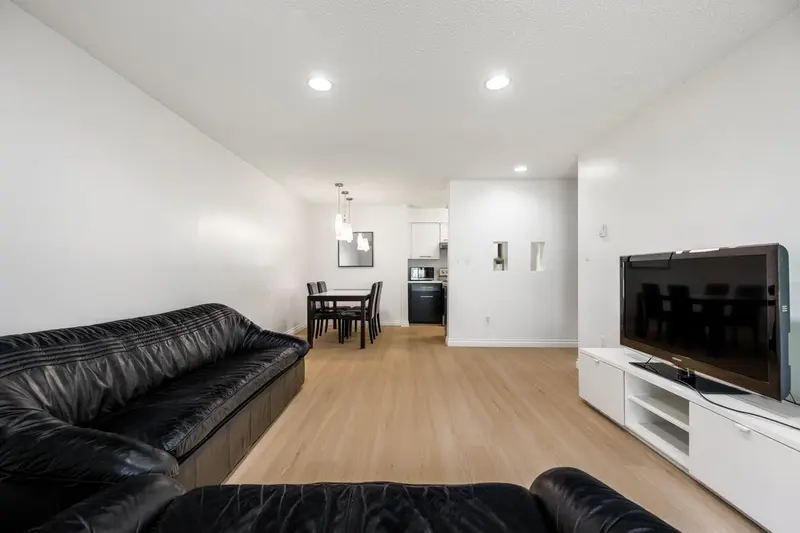 101 9857 MANCHESTER DRIVE - photo 3 of 21