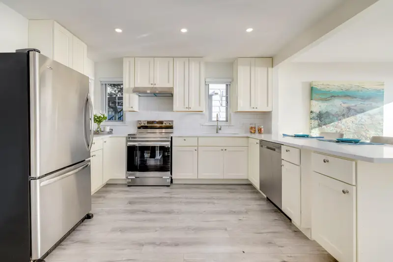 15152 VICTORIA AVENUE - photo 4 of 25