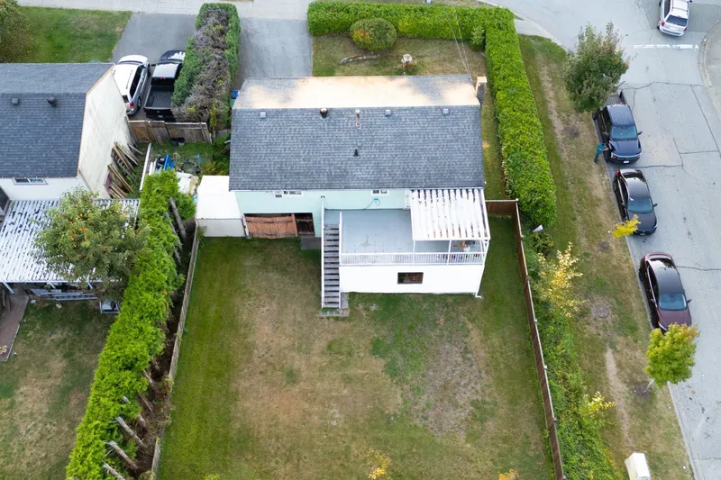 7886 140 STREET - photo 4 of 19