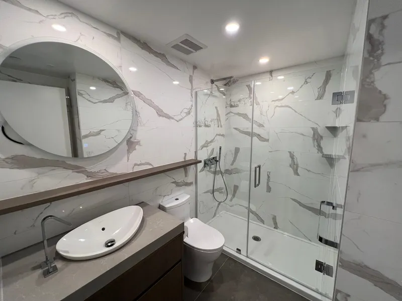 406 1342 JOHNSTON ROAD - photo 2 of 25