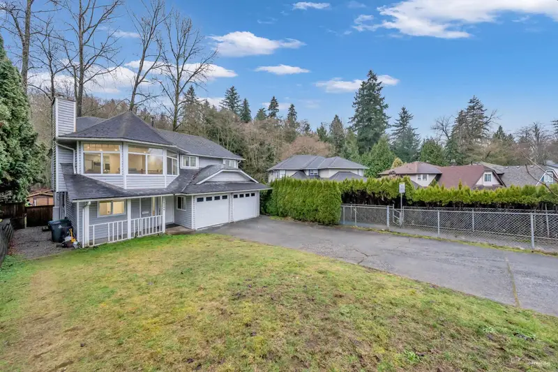 14306 77A AVENUE - photo 3 of 25