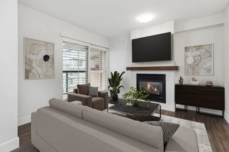 2002 989 RICHARDS STREET - photo 1 of 25