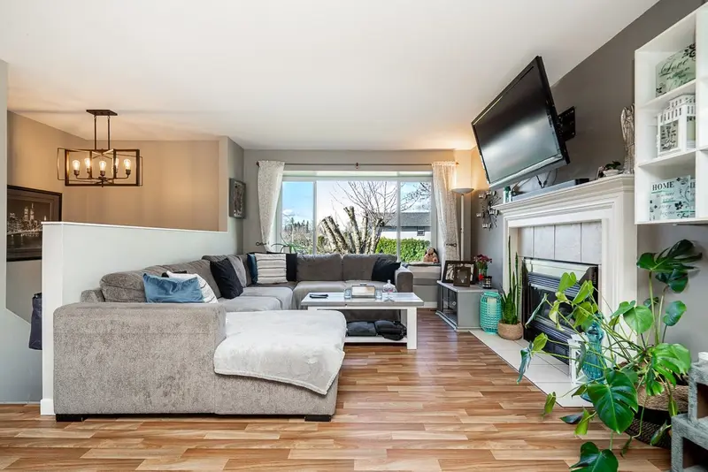 17254 62A AVENUE - photo 2 of 25