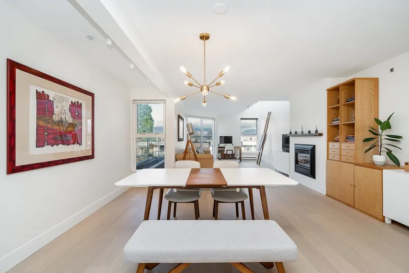 2240 YORK AVENUE - photo 4 of 25