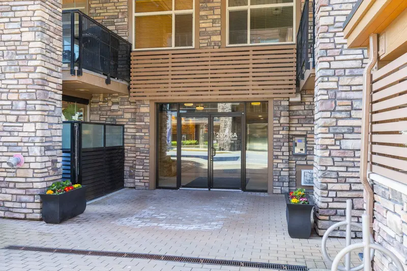 A102 20716 WILLOUGHBY TOWN CENTRE DRIVE - photo 2 of 25