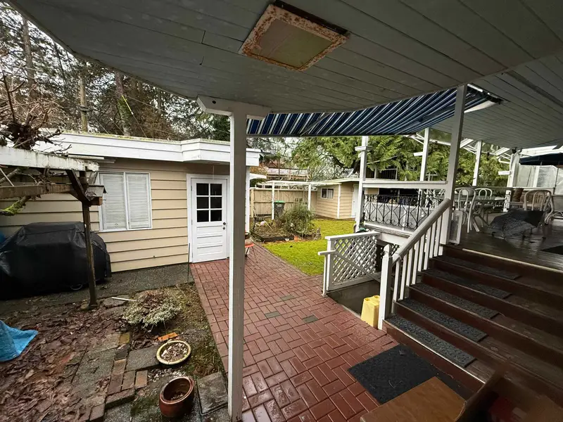 1668 NANTON AVENUE - photo 2 of 4