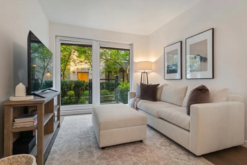 105 5383 CAMBIE STREET - photo 3 of 25