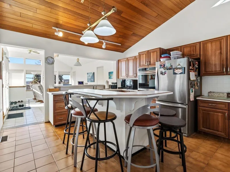 513 E 6TH STREET - photo 3 of 25