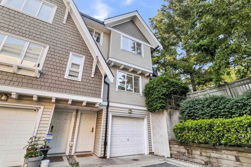 44 15871 85 AVENUE - photo 2 of 25