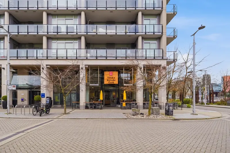 406 138 W 1ST AVENUE - photo 2 of 25