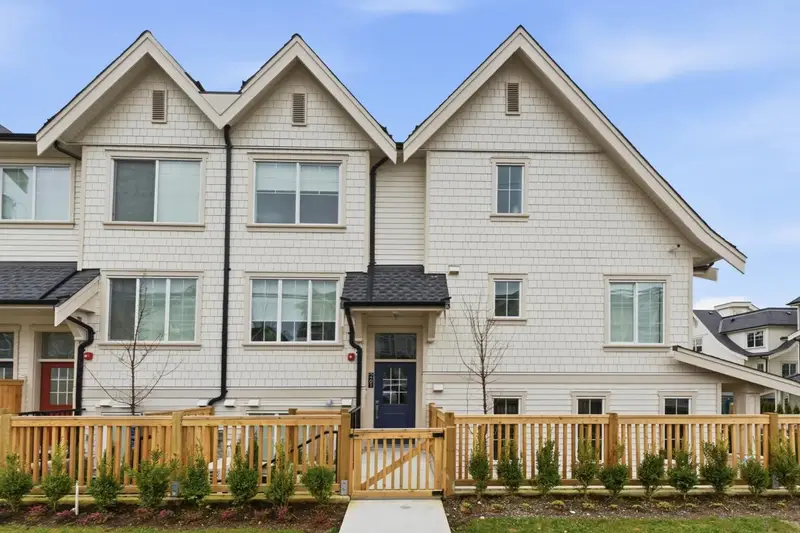 120 720 ROBINSON STREET - photo 1 of 25